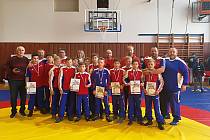 Tolik jich přivezli mladí zápasníci Havlíčkova Brodu z republikového šampionátu v Krnově. Zlato získali – David Hencl, Jiří Korán a Artur Sarkisjan.