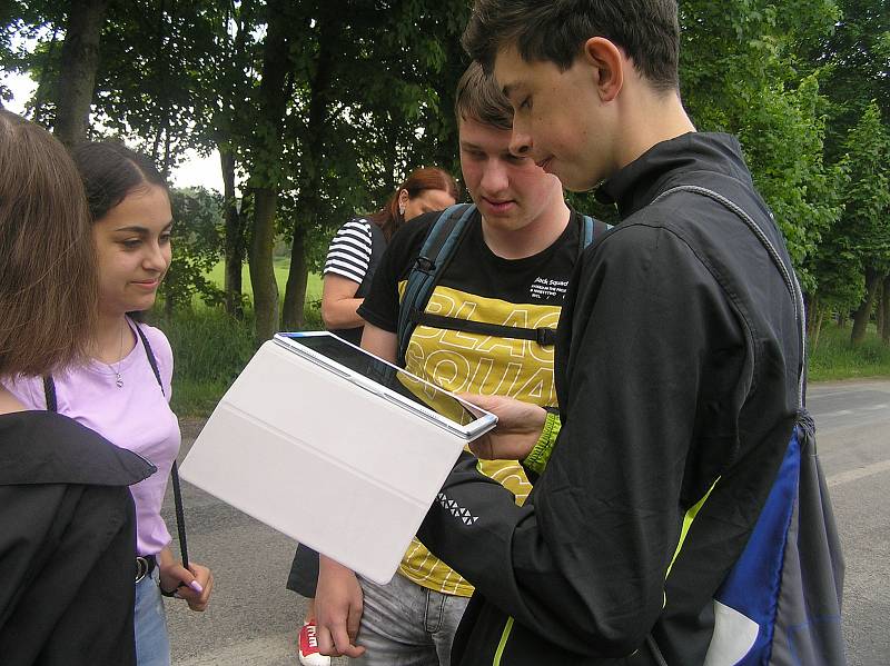 Základní škola ve Ždírci se jako první na Vysočině zapojila do vzdělávací únikové hry společnosti City Street Games, která spojuje školní znalosti i počítačovou zábavu.