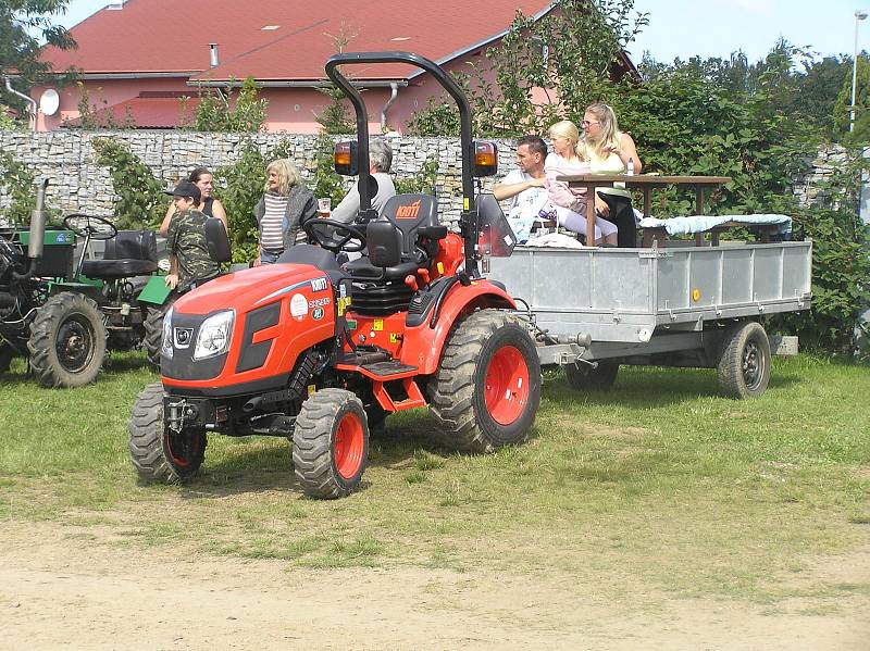 Traktoriáda v Modlíkově.