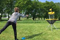 Žáci základní školy v Havlíčkově Borové v pátek po celý den pilně trénovali a zkoušeli discgolf. 