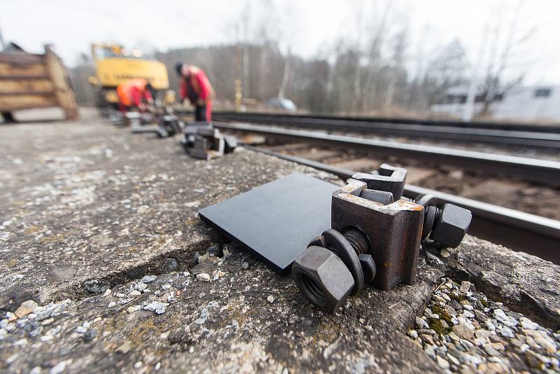 Rekonstrukce železničního mostu přes řeku Sázavu na trati Havlíčkův Brod - Pardubice - Rosice nad Labem.