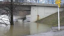 Tak vypadaly záplavy v Brodě před několika lety. Po odbahnění řeky se riziko sníží.