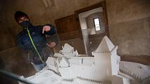 Nová expozice hradu Lipnice se věnuje kamnářství i výbavě gotických komnat.
