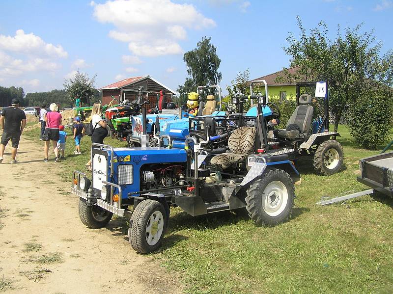 Traktoriáda v Modlíkově.