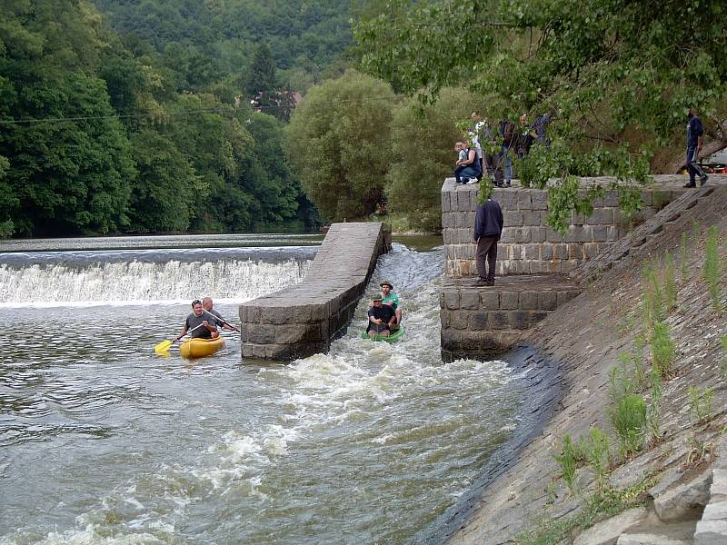 Sázava patří spolu s Lužnicí a Vltavou k nejvíce sjížděným řekám v Čechách. V létě ale bohužel často bojuje s nedostatkem vody.