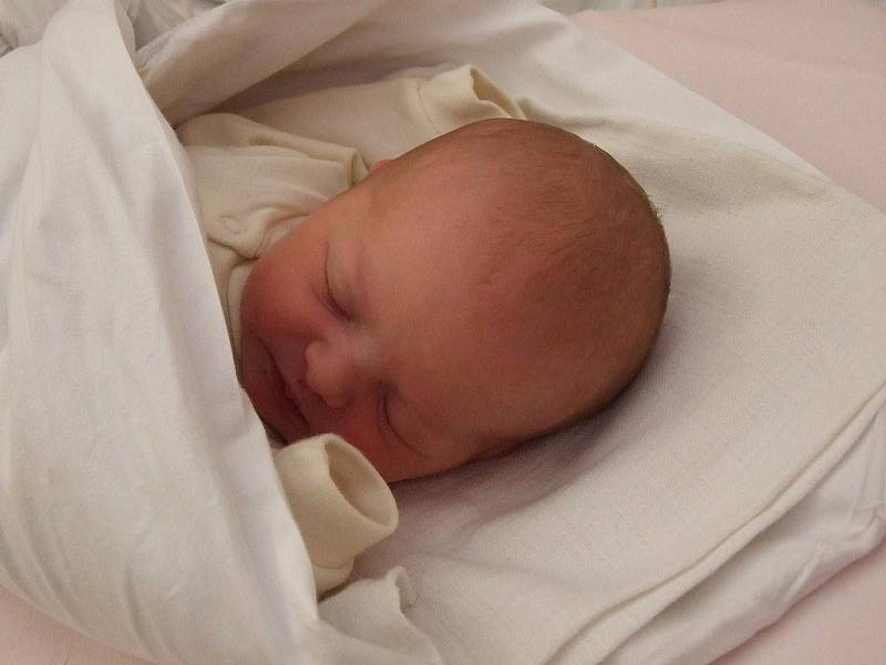 Adéla Eliášová, Jihlava, 15. 02. 2011, 3640 g