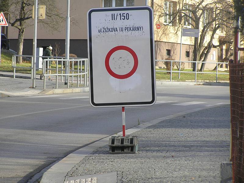 Opravy silnice Žižkova v Brodě.