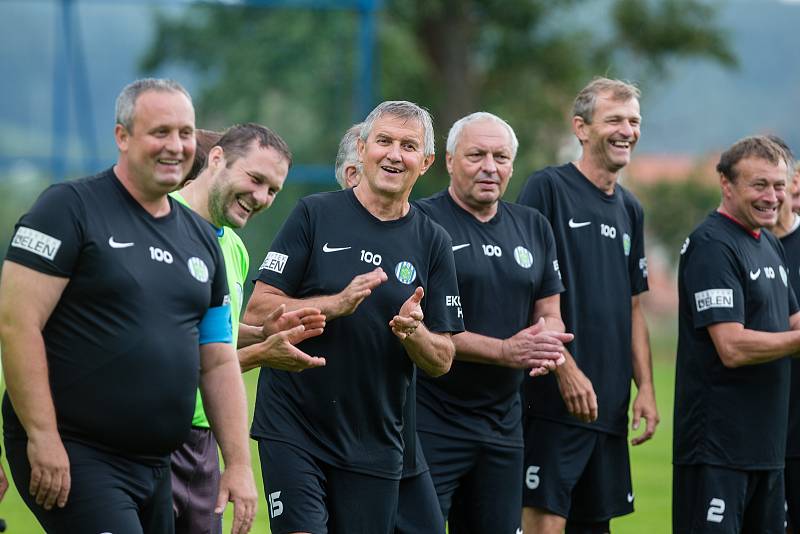 Utkání fotbalové staré gardy Lučice a Bohemians Praha.