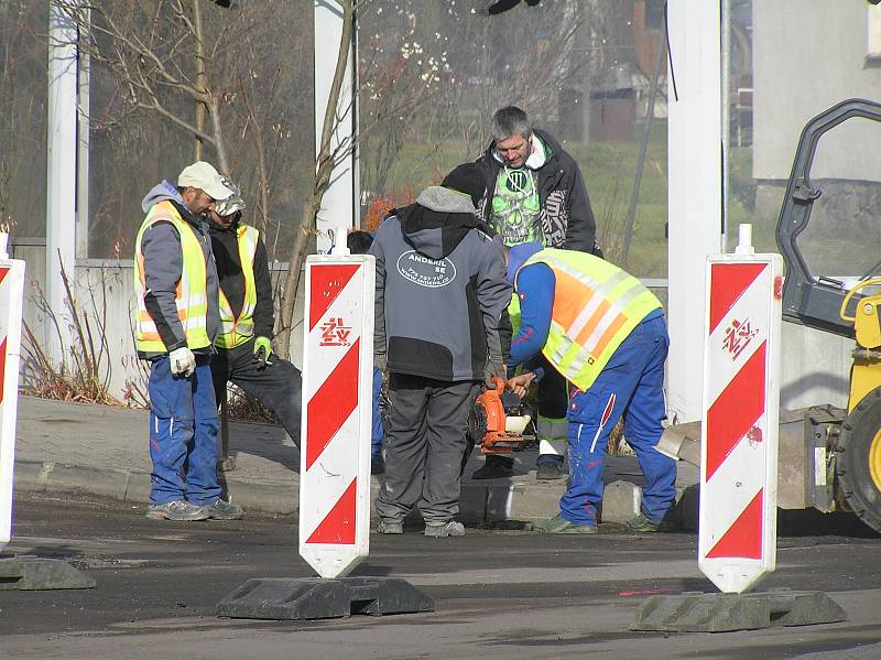 Opravy silnice Žižkova v Brodě.