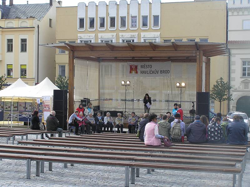 Na veletrhu sociálních služeb se představilo letos 16 neziskovek z celého kraje.