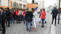 Protestovat proti současné politické situaci v Česku mohli studenti v Brodě různým způsobem.