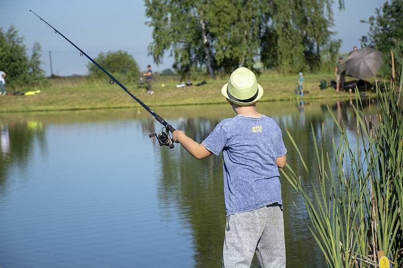 Dětské rybářské závody na rybníku V Kopaninách u Havlíčkovy Borové