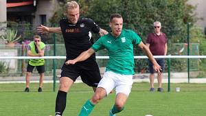 Nejlepším možným způsobem se útočník fotbalistů Ždírce Matěj Vopršal (v zeleném dresu) vrátil na zelený pažit. V neděli totiž přispěl gólem k výhře ve Velkém Meziříčí.