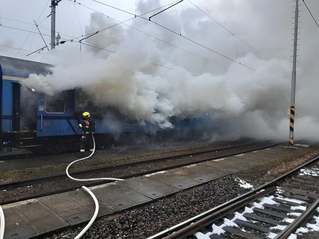 Na Vysočině hořel vlak, někdo ho zapálil úmyslně. Policie už má podezřelého
