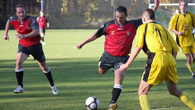 Třicet gólů by chtěl mít na svém kontě na konci sezony doposud nejlepší střelec I. B třídy Roman Zeman (v nápřahu), který se zotavuje po operaci kýly.