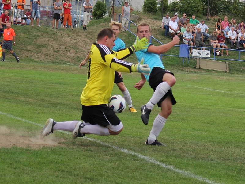 Jednička. Tou je v přibyslavské brance gólman Jaroslav Holcman (vlevo). Po dlouhé době si i on zachytá ostré derby v krajském přeboru, na které se moc těší i kvůli rodině.