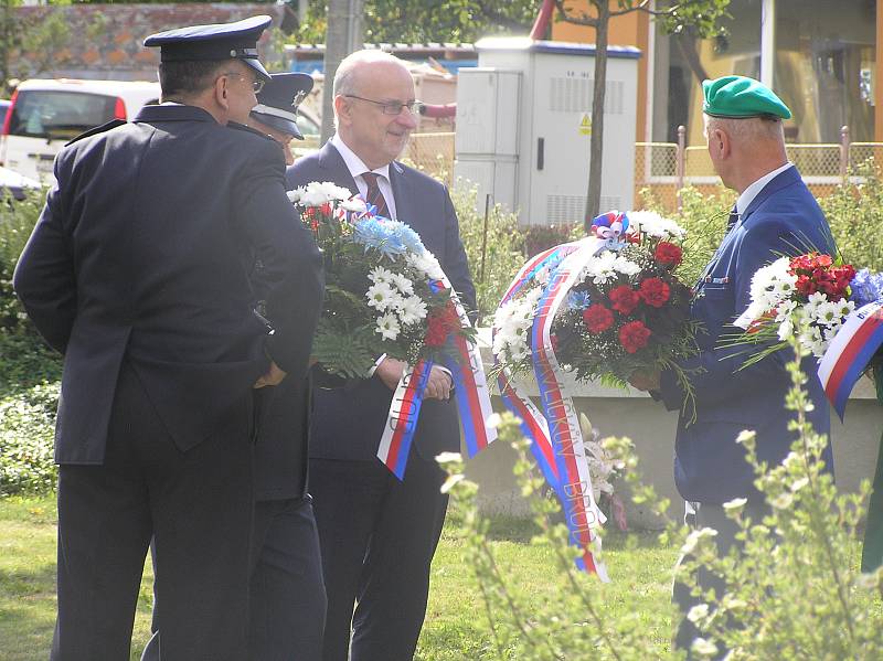 Na slavného letce RAF zavzpomínali v pátek 16. srpna v jeho rodišti Svatý kříž u Havlíčkova Brodu.