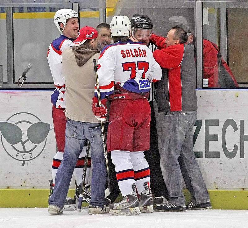 Hokejisté A–týmu HC Rebel Havlíčkův Brod si už po několikáté zahráli proti svým fanouškům, v pátek jim podlehli 20:22. 