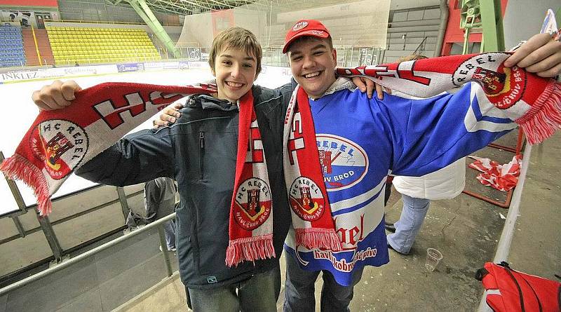 Hokejisté A–týmu HC Rebel Havlíčkův Brod si už po několikáté zahráli proti svým fanouškům, v pátek jim podlehli 20:22. 
