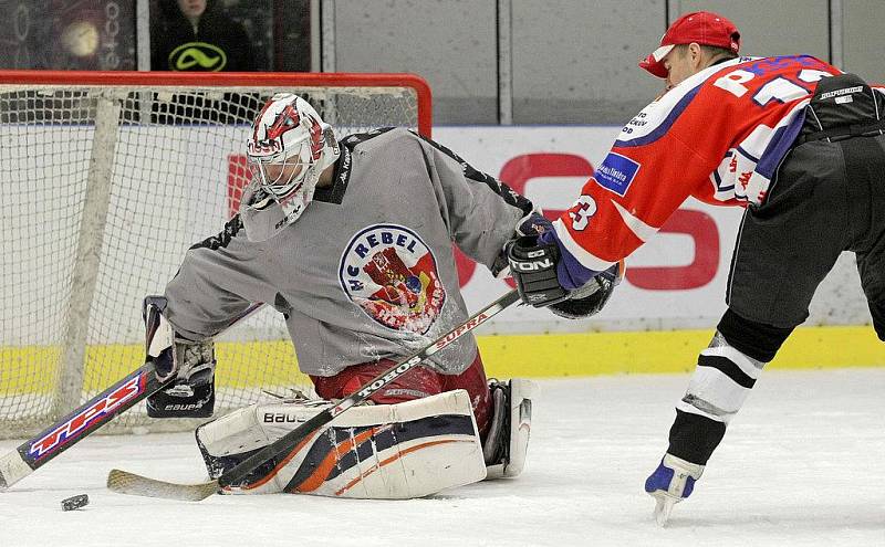 Hokejisté A–týmu HC Rebel Havlíčkův Brod si už po několikáté zahráli proti svým fanouškům, v pátek jim podlehli 20:22. 