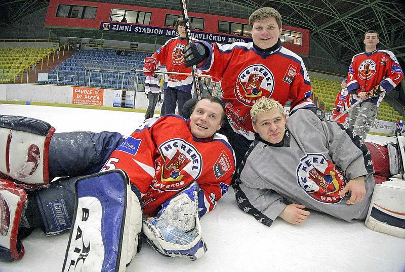 Hokejisté A–týmu HC Rebel Havlíčkův Brod si už po několikáté zahráli proti svým fanouškům, v pátek jim podlehli 20:22. 