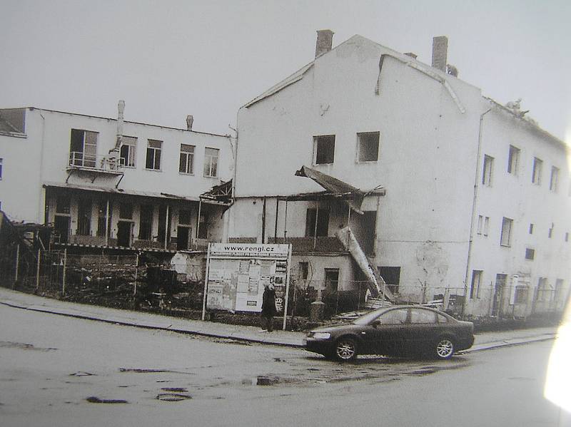 Brodská mlékárna před rokem 1989. Vstup do prodejny z druhé strany vpravo.
