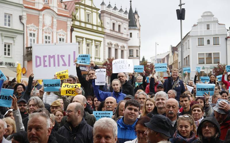 Demonstrace proti Andreji Babišovi s mottem "Nechceme premiéra, který krade"