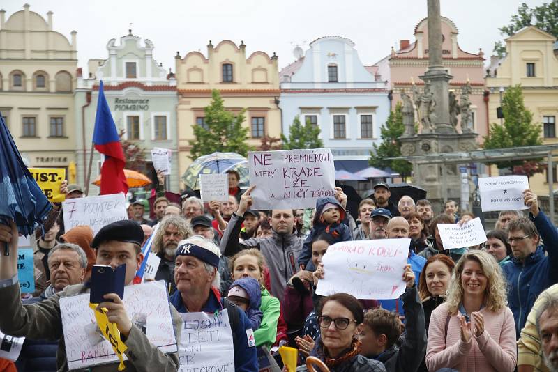 Demonstrace proti Andreji Babišovi s mottem "Nechceme premiéra, který krade"