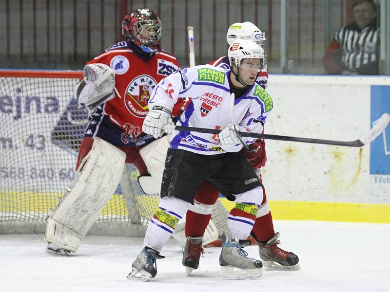 Dvanáct branek nabídlo páteční hokejové derby juniorů mezi brodským BK a Třebíči.  Rozhodla třetí třetina, ve které byla Třebíč produktivnější a radovala se tak z vítězství 7:5.