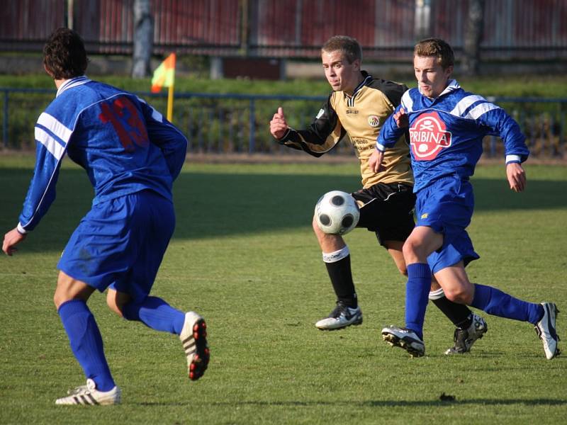 Vyhrát a čekat. To jsou cíle přibyslavských fotbalistů, kteří chtějí porazit brodské béčko a potom čekat, jestli konkurenti zaváhají ve svých duelech. 