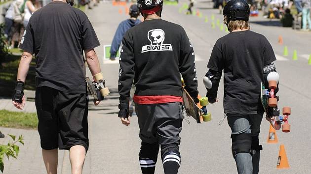 O víkendu se v Havlíčkově Brodě uskutečnil třetí díl Českého poháru ve slalomu na skateboardu. Trať byla postavena v dolní části ulice Pražská a byla nezvykle z kopce, což při závodech nebývá zvykem.