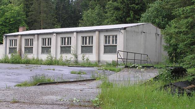Bývalý vojenský areál v Bílku u Chotěboře je zřejmě bez údržby odsouzen k zániku. Investice by totiž šly do milionů korun.