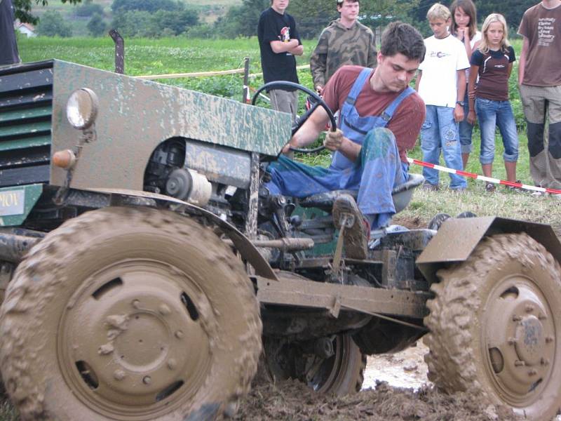 Traktoriáda ve Vilémově.