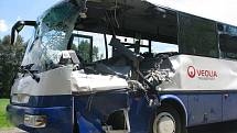 Nehoda autobusu a nákladního auta u Oudoleně.