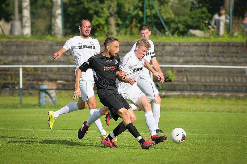 Jediný gól rozhodl o prohře fotbalistů Havlíčkova Brodu (v černém) v úvodním kole tohoto divizního ročníku. V sobotu podlehli Břeclavi na její půdě 0:1.