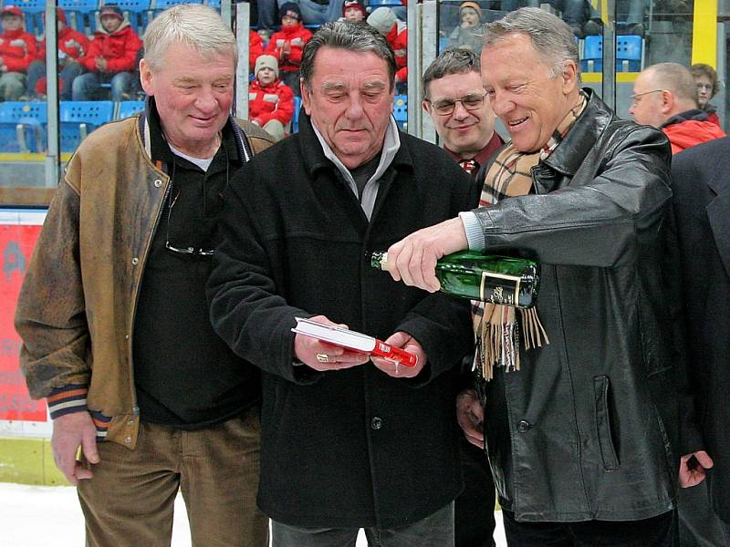 Novou knihu Souška pokřtil ve čtvrtek večer v havlíčkobrodské Kotlině její hlavní hrdina, legendární hokejový obránce Jan Suchý.