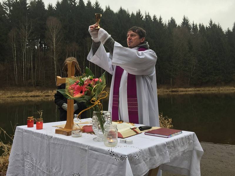 Bohoslužba za všechny zemřelé.