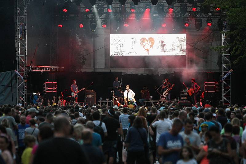 Druhý den sedmnáctého ročníku hudebního festivalu Sázavafest ve Světlé nad Sázavou.