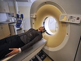 Pacientům havlíčkobrodské nemocnice začal sloužit nový počítačový tomograf. Přístroj umožňuje absolvovat radiodiagnostické vyšetření pacientů účinným a přitom šetrným způsobem.