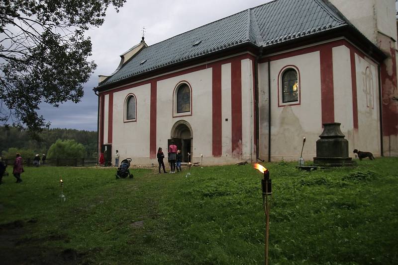 Hradozámecká noc v Zahrádce u Ledče nad Sázavou.