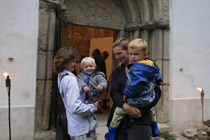 Hradozámecká noc v Zahrádce u Ledče nad Sázavou.