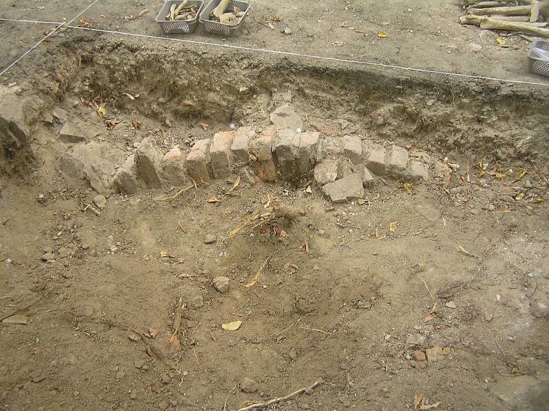 To jsou výsledky archeologického průzkumu v parku Budoucnost.