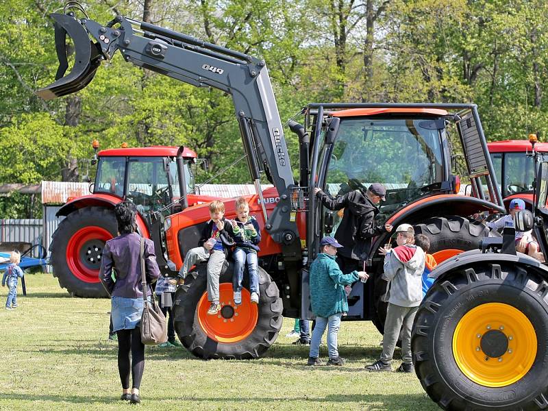 Soutěžící museli na trati překonat dvanáct úkolů, například couvání do garáže, průjezd slalomem či lávkou.