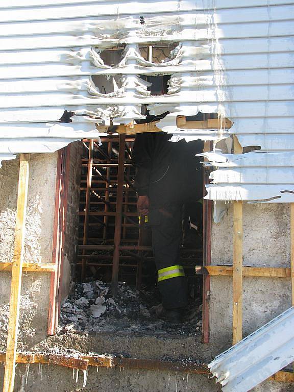 Požár skladu spojovacího materiálu ve Vísce u Chotěboře.