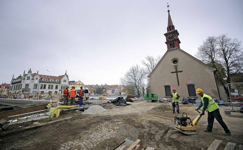 Most u kostela sv. Kateřiny v centru Havlíčkova Brodu zůstane uzavřen zřejmě až do poloviny prosince.