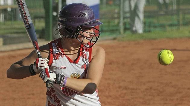 Mistrovství Evropy softbalistek do dvaadvaceti let odstartovalo v úterý na havlíčkobrodském stadionu Hippos Aréna. V turnaji hraje sedm nejlepších týmů kontinentu, české hráčky by rády napodobily úspěch z předloňského roku, kdy se staly evropskými šampion