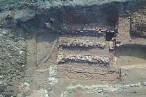 Z průzkumu historický map bylo jasné, že druhoválečný lágr nebyl první zástavbou v tomto místě a že v polovině 19. století krátce existovala v záhybu silnice z Brodu do Termesiv samota - cihelna