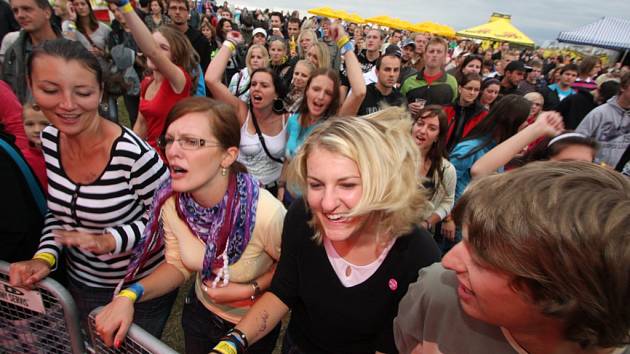 Bouřlivá atmosféra. Šatlava fest doprovází každoročně dobrá nálada, spokojení fanoušci se do Přibyslavi rádi vracejí. Letos to rozjedou v Brzkově.