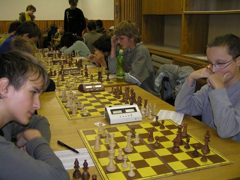 Chvilka soustředění. Mladí šachisté se snažili získat nejenom mistrovský titul, ale i lákavé ceny.
