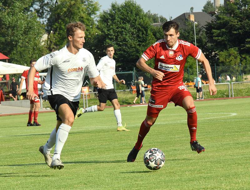 Pohárové utkání mezi fotbalisty Havlíčkova Brodu a Velkého Meziříčí. Z vítězství 3:0 se radovali favorizovaní hosté.